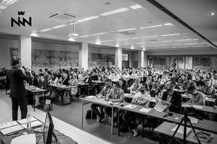 Paweł Gołembiewski prowadzi szkolenie negocjacyjne